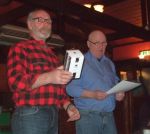 Knut Jørgen Nordby og Martin Wik forestår premieutdeling